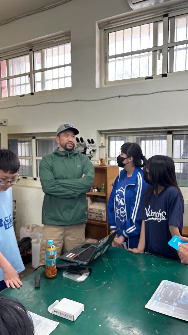 休息時間小朋友們為了獎品也是很積極的在發問