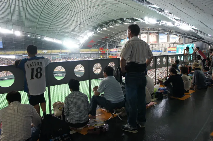 我跟我老公都覺得，這個洞有點太高，讓人坐也不是站也不是😆