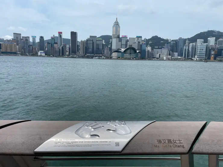 維多利亞港星光大道~張艾嘉手印。