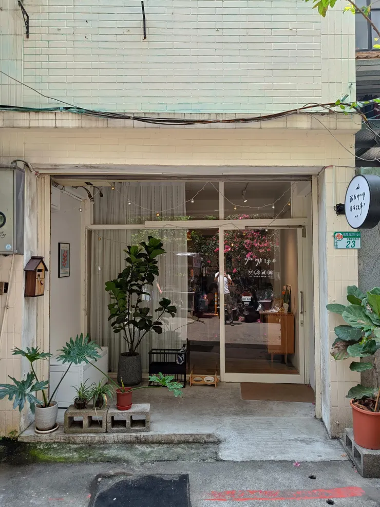 店門口十分低調