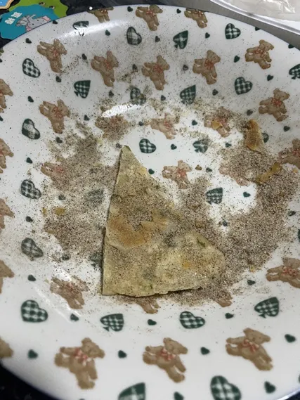 適量的胡椒粉能讓食物更美味，過多食物不美味且變成危害的