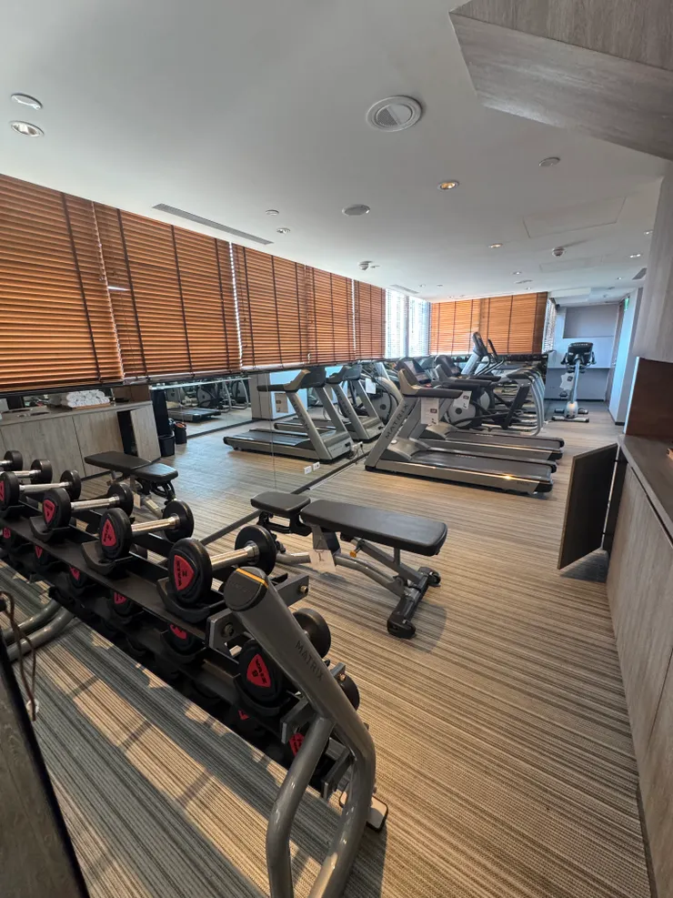 健身房有飲水機可以裝水