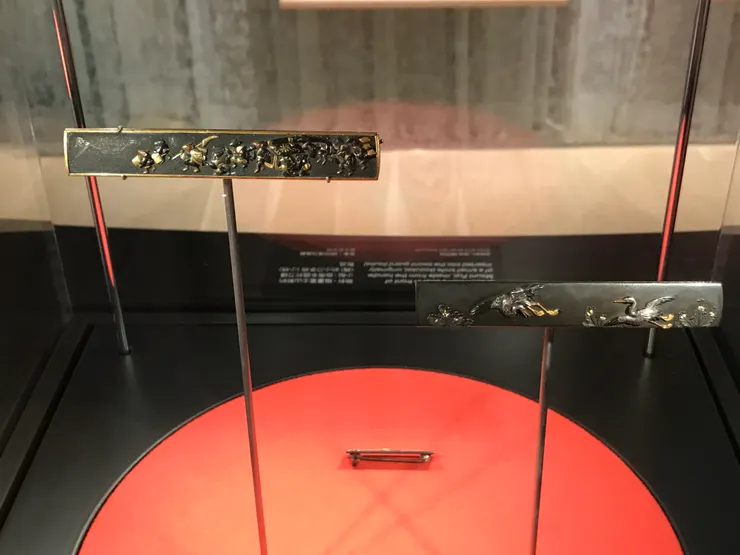 左邊的飾品是「老鼠結婚」，有一隊送親隊伍！