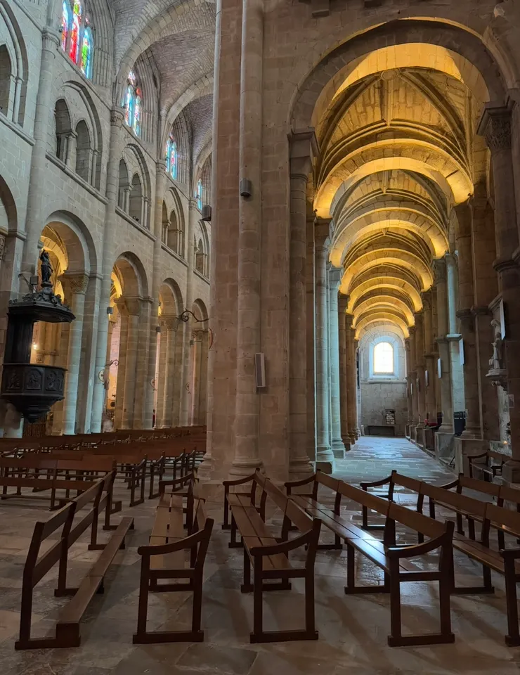 走累了進來坐一坐,歇歇腿,休息一下