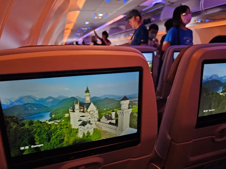 這次機型是華航的A321 neo，每個座位都有娛樂系統