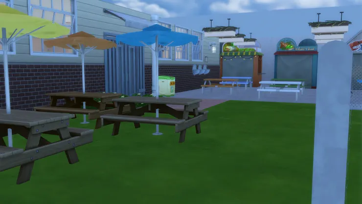 裏面是有蓋操場。