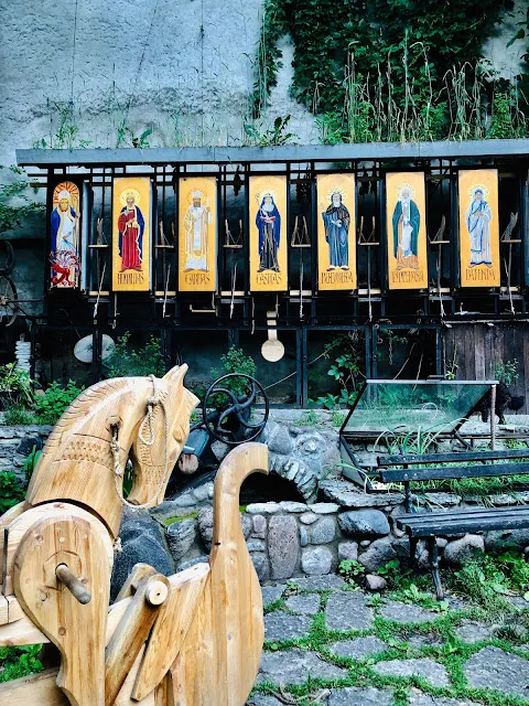 精巧的木製壁畫