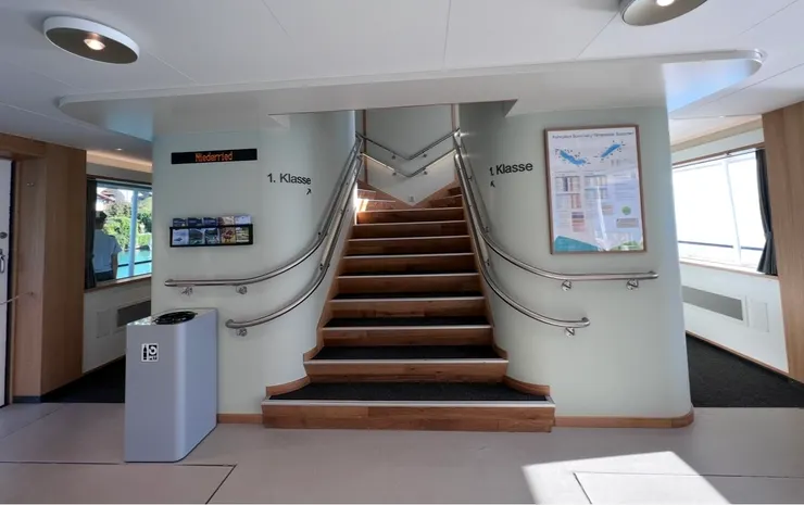 走上樓就是一等艙的專屬空間