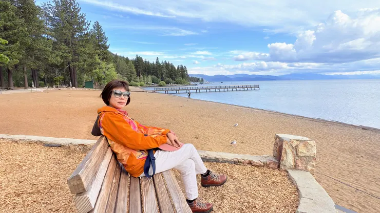 工作人員巡邏撿拾金屬以避免遊客受傷