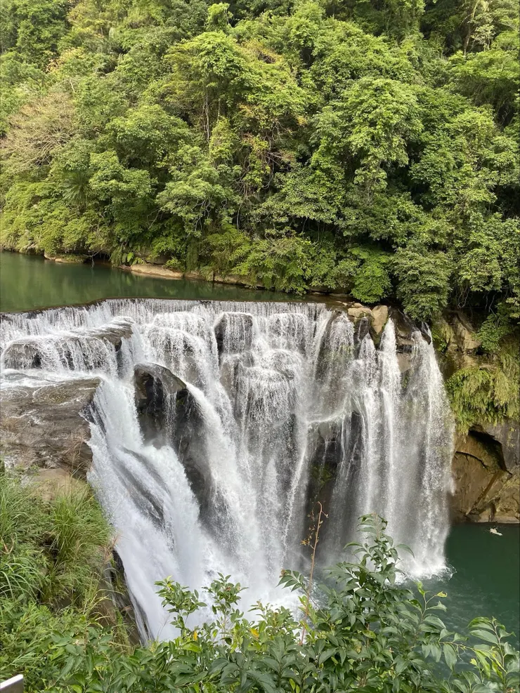 「瀑布」是創作的靈感。(攝影:抱城。)