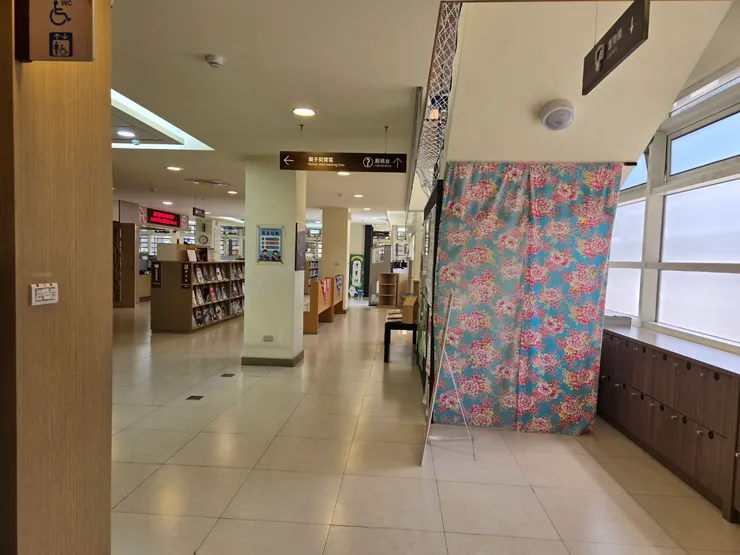 美濃圖書館一隅