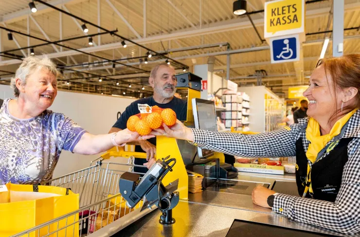 Jumbo於2022年也開始在比利時門市設「聊天結帳檯」，讓收銀員在結帳時能夠花時間與顧客閒聊