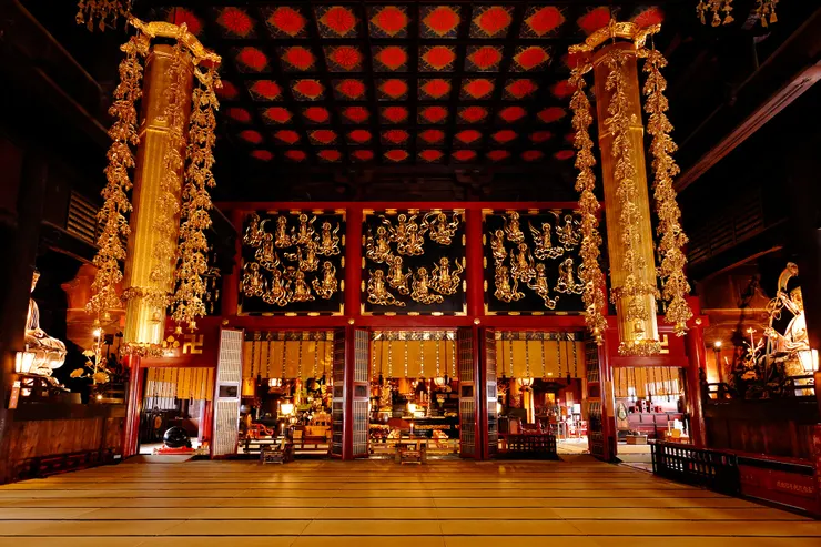 本堂內陣。圖片取自善光寺官網。