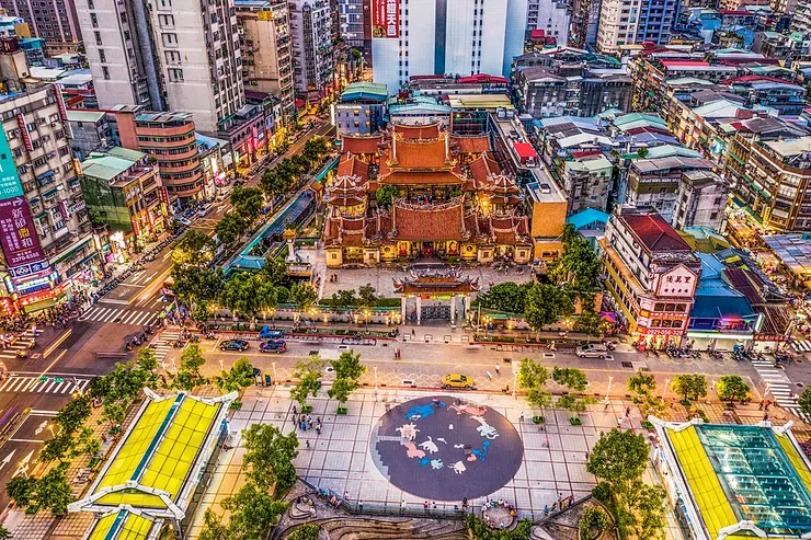 艋舺龍山寺空拍圖 By David097298, via Wikimedia Commons