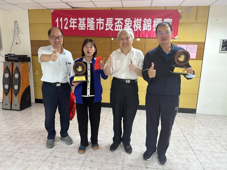 唐存寬前輩榮獲社會B組殿軍(右一)