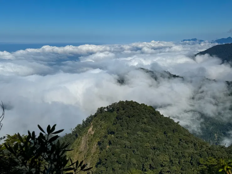 鳶嘴往稍來路旁某處展望