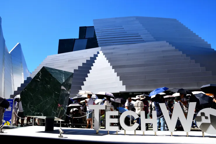 TECH WORLD館外觀以中央山脈的層巒疊嶂為概念