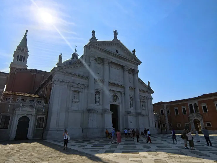 聖喬治馬焦雷教堂及廣場