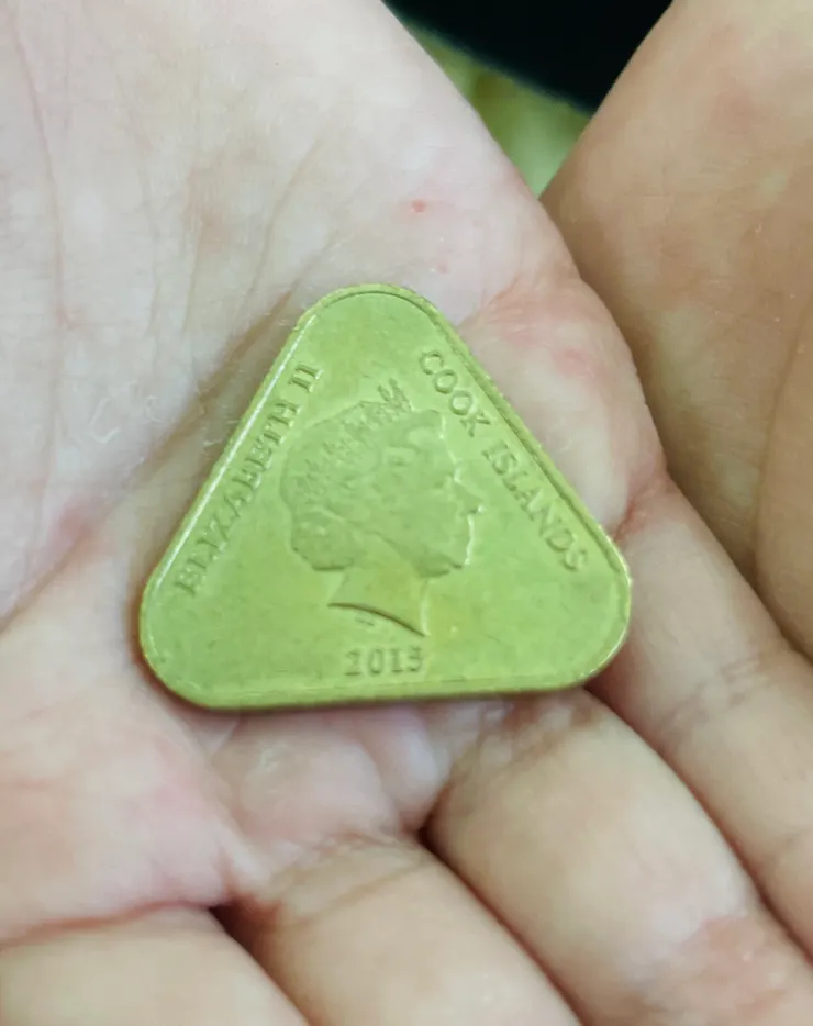 庫克群島特有的三角形硬幣