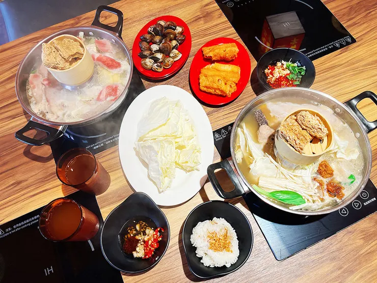 桃園中壢美食地圖：大滿貫功夫鍋高 CP 值火鍋餐桌俯瞰