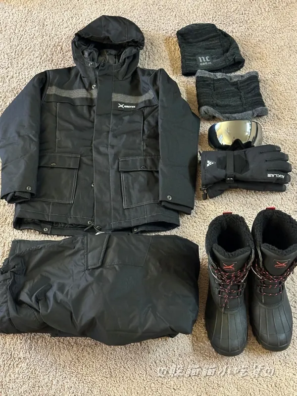 一家四口林林總總買下來，又飛了千鎂(圖為老爺裝備代表示意)~