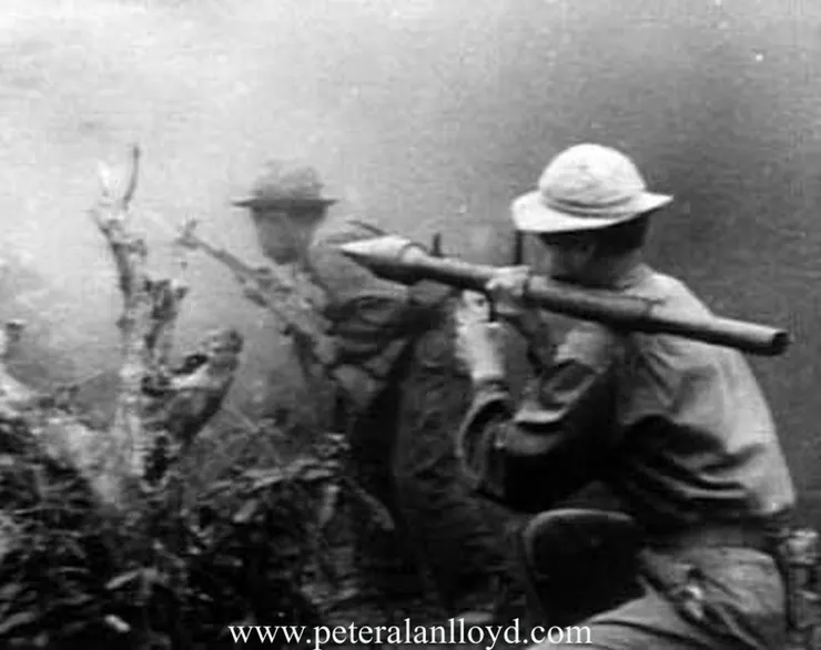 北越的B40火箭筒，即蘇聯製RPG-2火箭筒，有效射程約150米，穿透能力約180毫米，北越步兵通常編制在排級單位。這種火箭筒對美軍戰車是嚴重威脅，但缺乏適合對付工事的彈頭，有限的射程和精度也讓射手要承擔很大的風險接近目標 - 然而B40通常已經是北越步兵反制工事的最佳裝備，因為其餘手段是更加危險的手榴彈或炸藥。