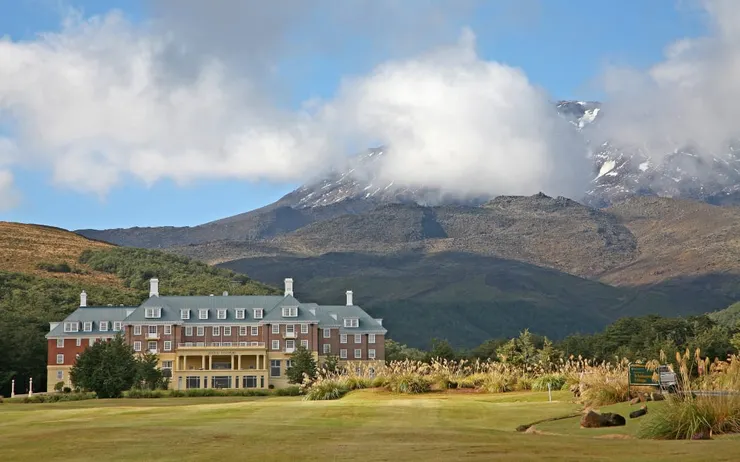 無期限關門的Chateau Tongariro - 這張不是我照的 但是現實中的Chateau Tongariro外面 還是一樣美麗