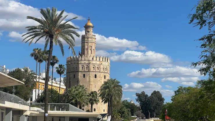 黃金塔共有三層分三個時期完成