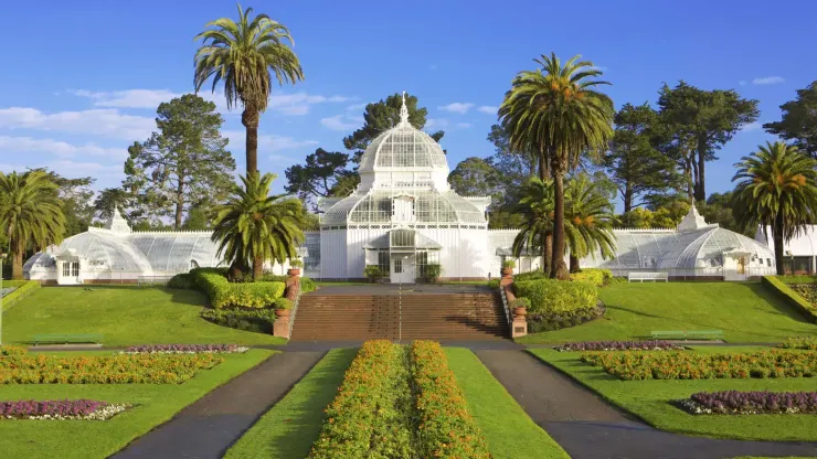 『Golden Gate Park』是座巨大的城市綠地，其面積超過紐約中央公園，園區內包含草地、湖泊與花園，非常適合放慢腳步慢慢逛。
