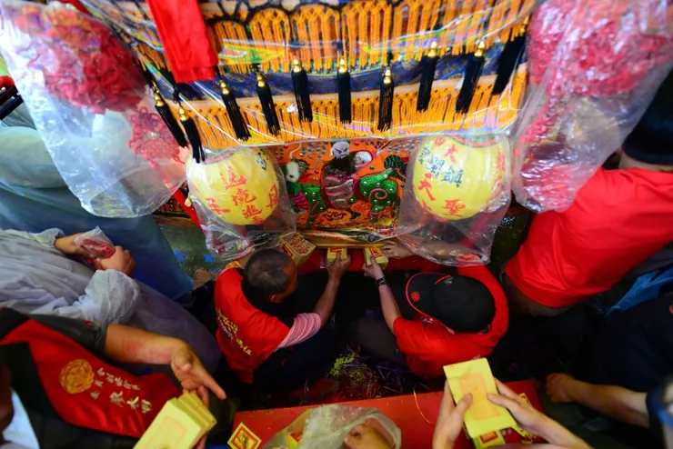 壓轎金是最為熱門、最想拿到的祈福神物（相片引用自Henry Liu攝影）