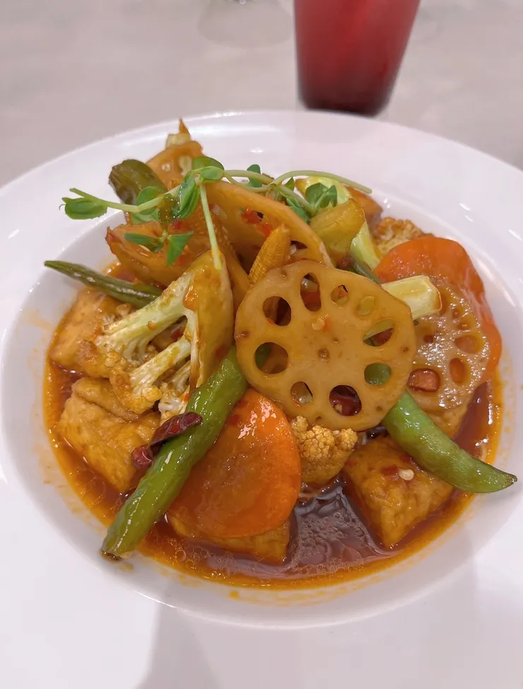 乾鍋花菜臭豆腐手工麵