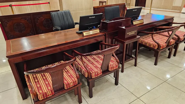 台北福華大飯店的快速退房箱隔天早上才會擺出來!