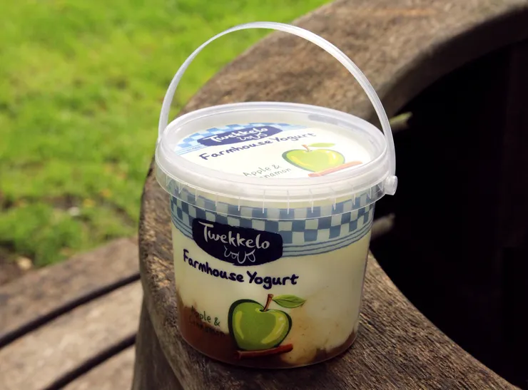 有天下午在Waitrose超市買的在地小農優格，因為太好吃了，又原路返回去買了一桶當作隔天的早餐