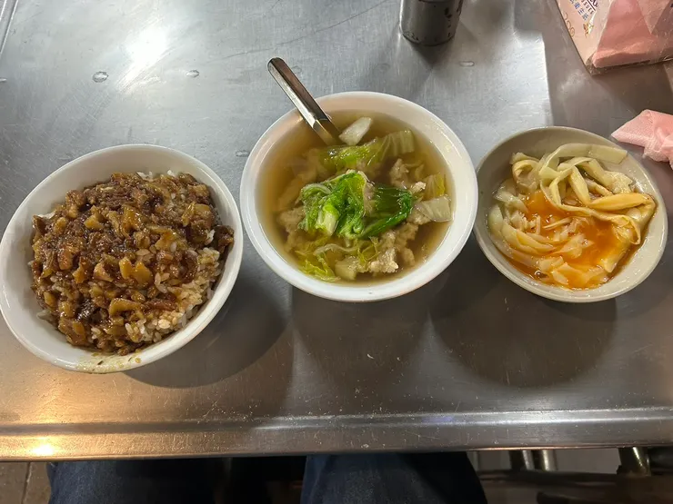 大魯+肉羹+筍絲 放在晚餐或宵夜都很讚