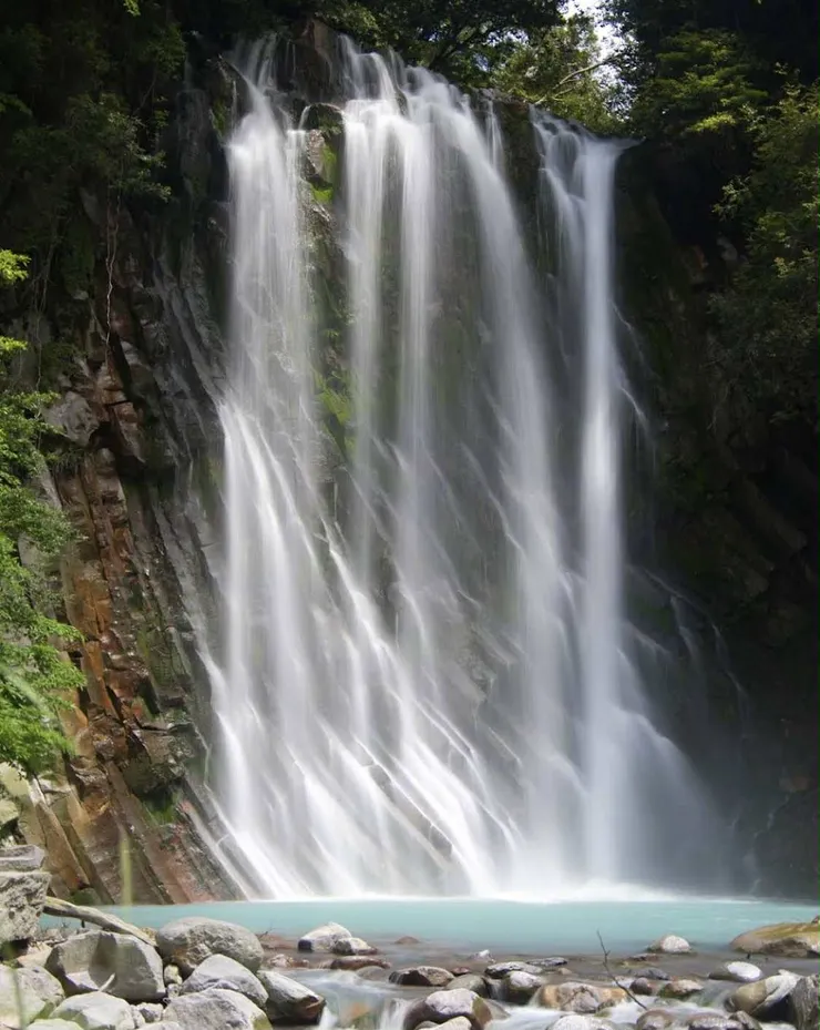 用慢速快門可以拍到柱狀節理,網友拍得太美了,跟大家分享。圖/Google Maps