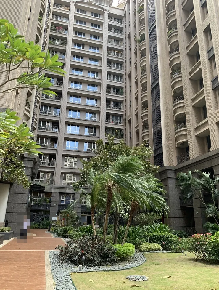 中庭花園植栽整理的非常好，屬於社區的私人空間。