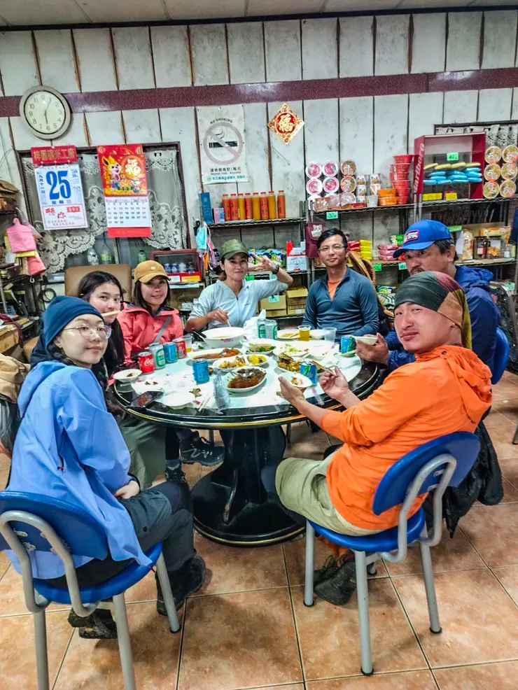 慶功宴就在賴桑推薦的四川飯店吧！好吃又便宜！