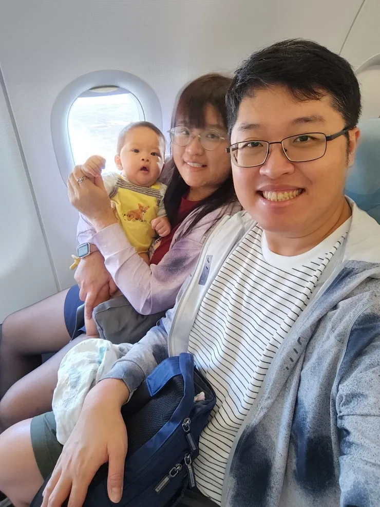 第一次上飛機喽，興奮的珍豬