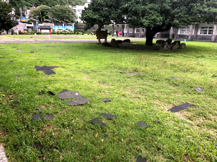 颱風過後瓦片飛落