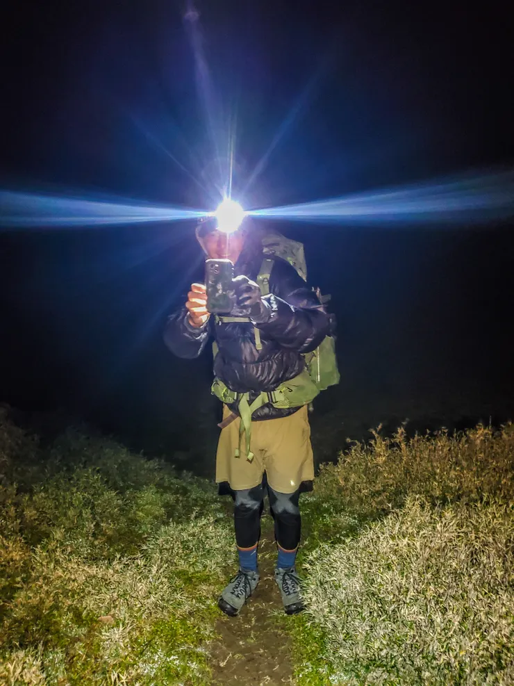 4:33 妹池起登，阿鵝笑兮兮的等我收完帳，真是有義氣。