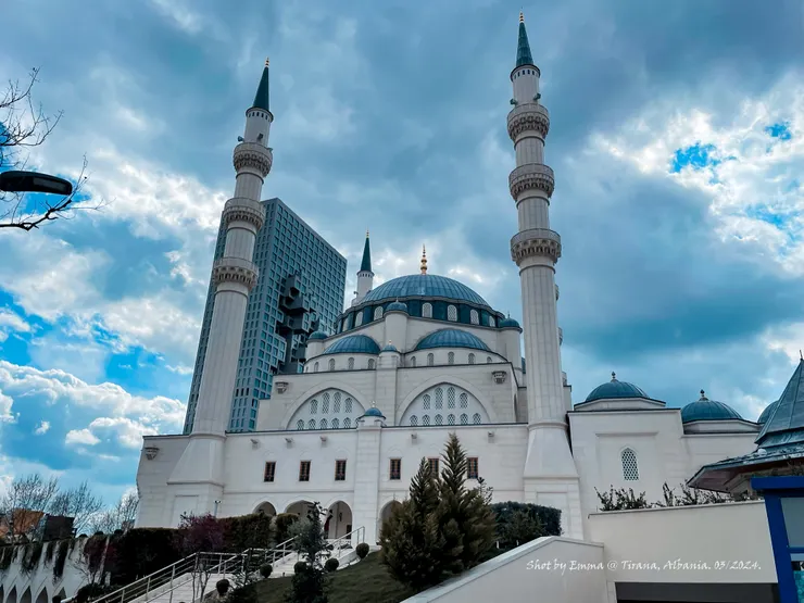 阿爾巴尼亞首都 : 地那拉