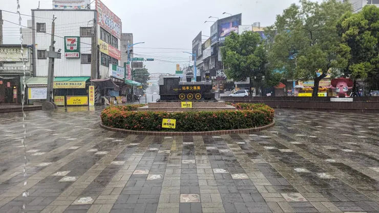 集集站出來後，狂風暴雨，無法騎車到住宿點