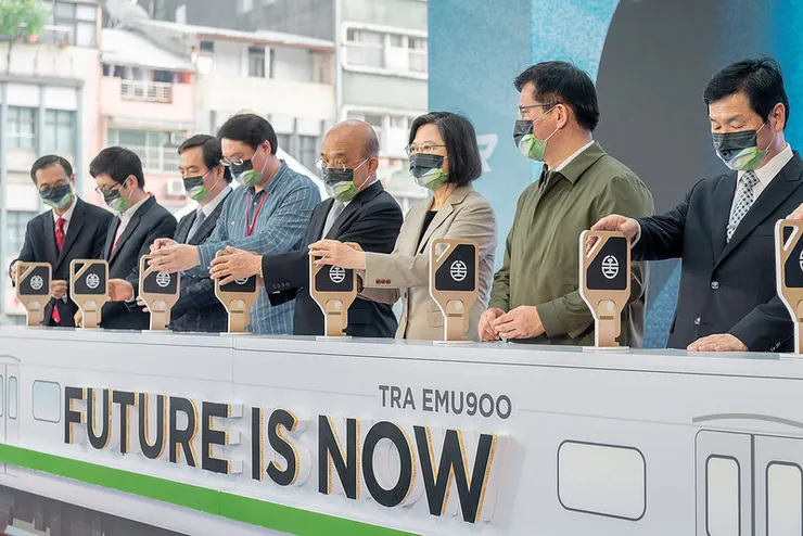 EMU900行正式亮相的記者會  圖片來源:總統府