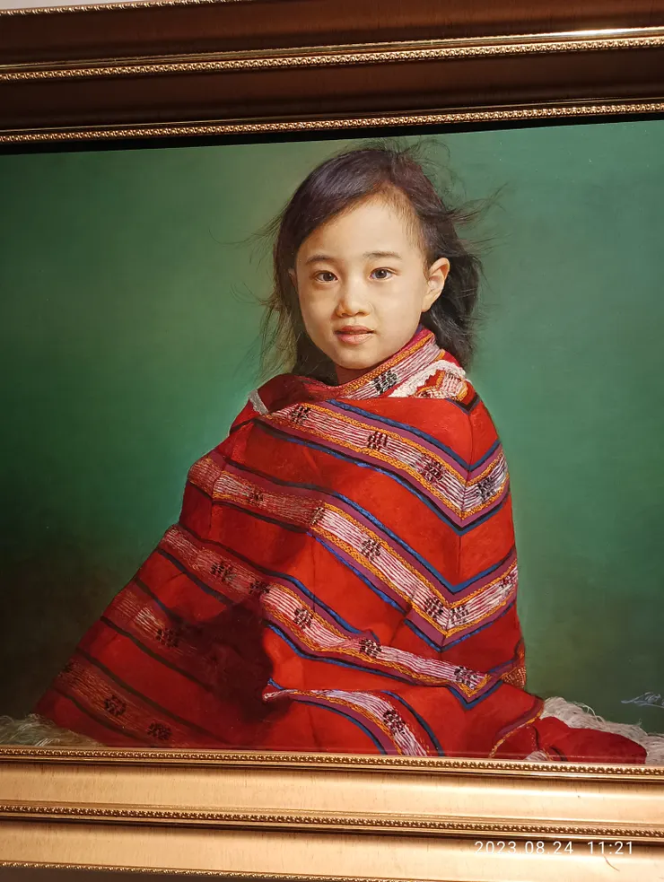 愛情的本質想必如畫中女孩清新無邪時；自拍攝於佛陀紀念館的台中教育大學教授聯展；女孩為畫家女兒