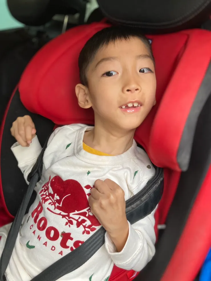 打扮得像聖誕樹紅紅綠綠心情也亮起來！