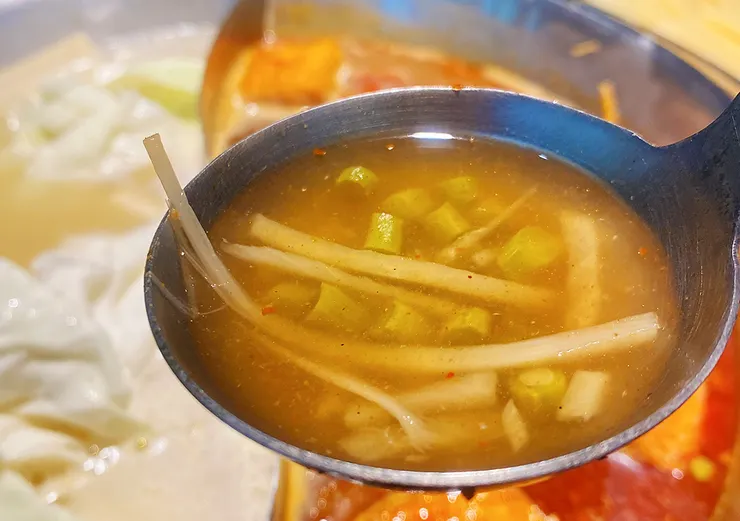 內湖火鍋推薦│柳記螺螄粉火鍋，訂位即送海鮮，當月壽星滿額霸氣贈送海鮮塔