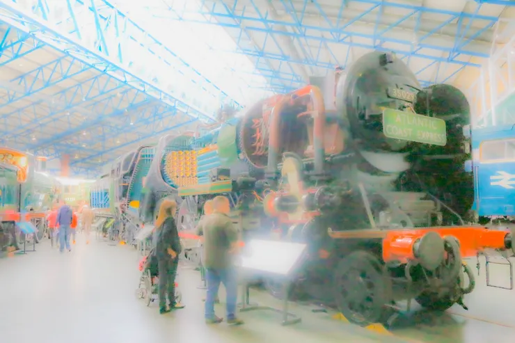 展示著內部架構的火車頭