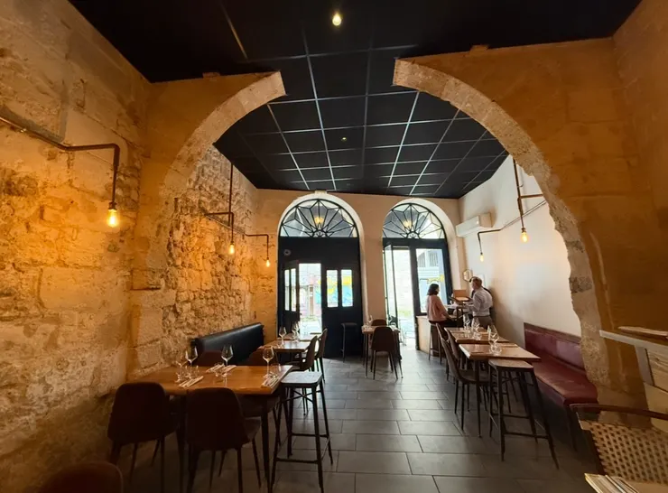 12點客人還沒出現，再晚一點，幾乎是客滿的狀態