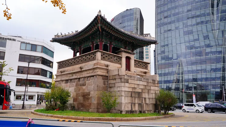 光化門前的東食子閣