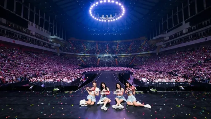 ITZY與滿場1.2萬位的「MIDZY」大合照，圖片來源：Live Nation Taiwan
